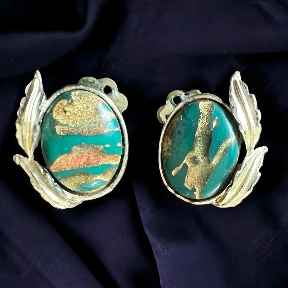 Vintage Coro Green Lucite with Gold Tone Clip On Earrings 1919-1940’s Lovely EUC - Picture 1 of 3